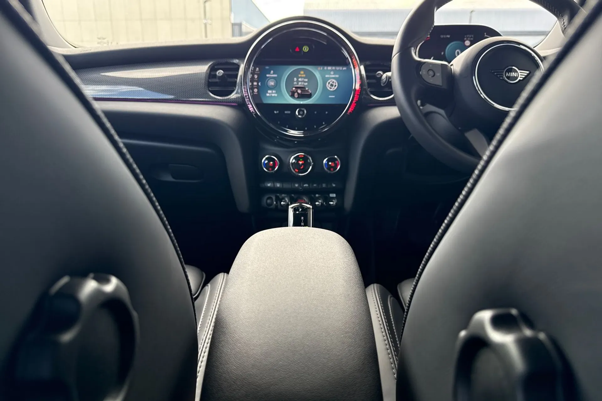MINI COOPER EXCLUSIVE AUTO thumbnail image number 40