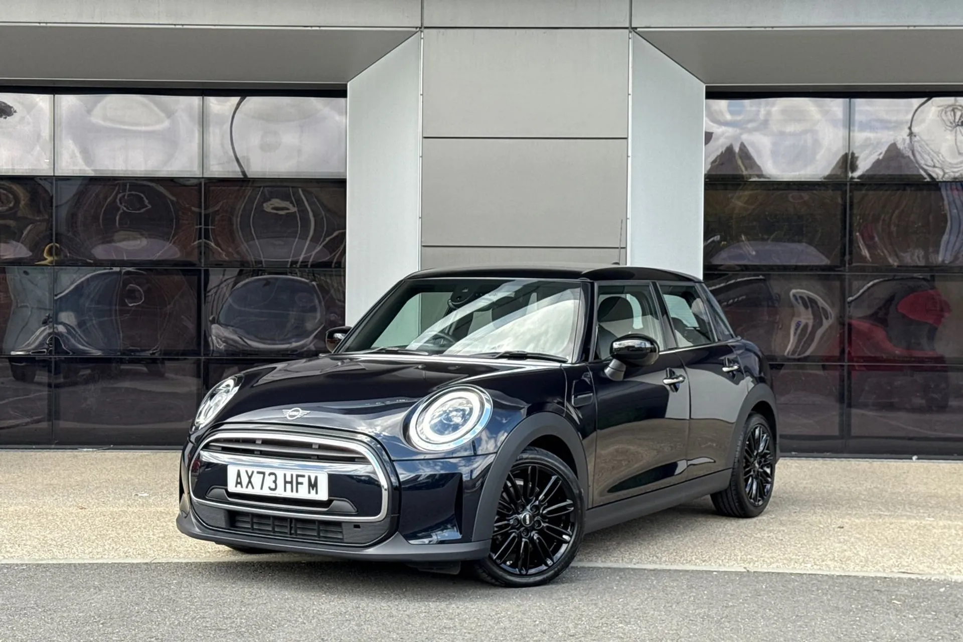 MINI COOPER EXCLUSIVE AUTO thumbnail image number 13