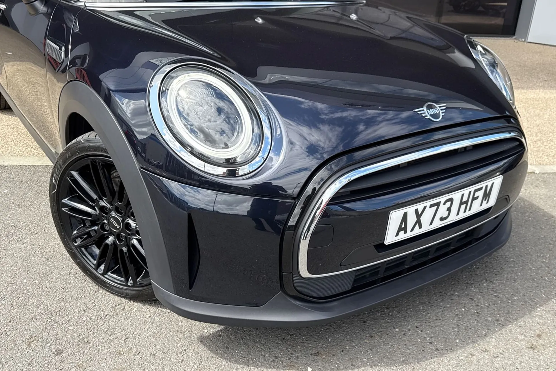 MINI COOPER EXCLUSIVE AUTO thumbnail image number 18
