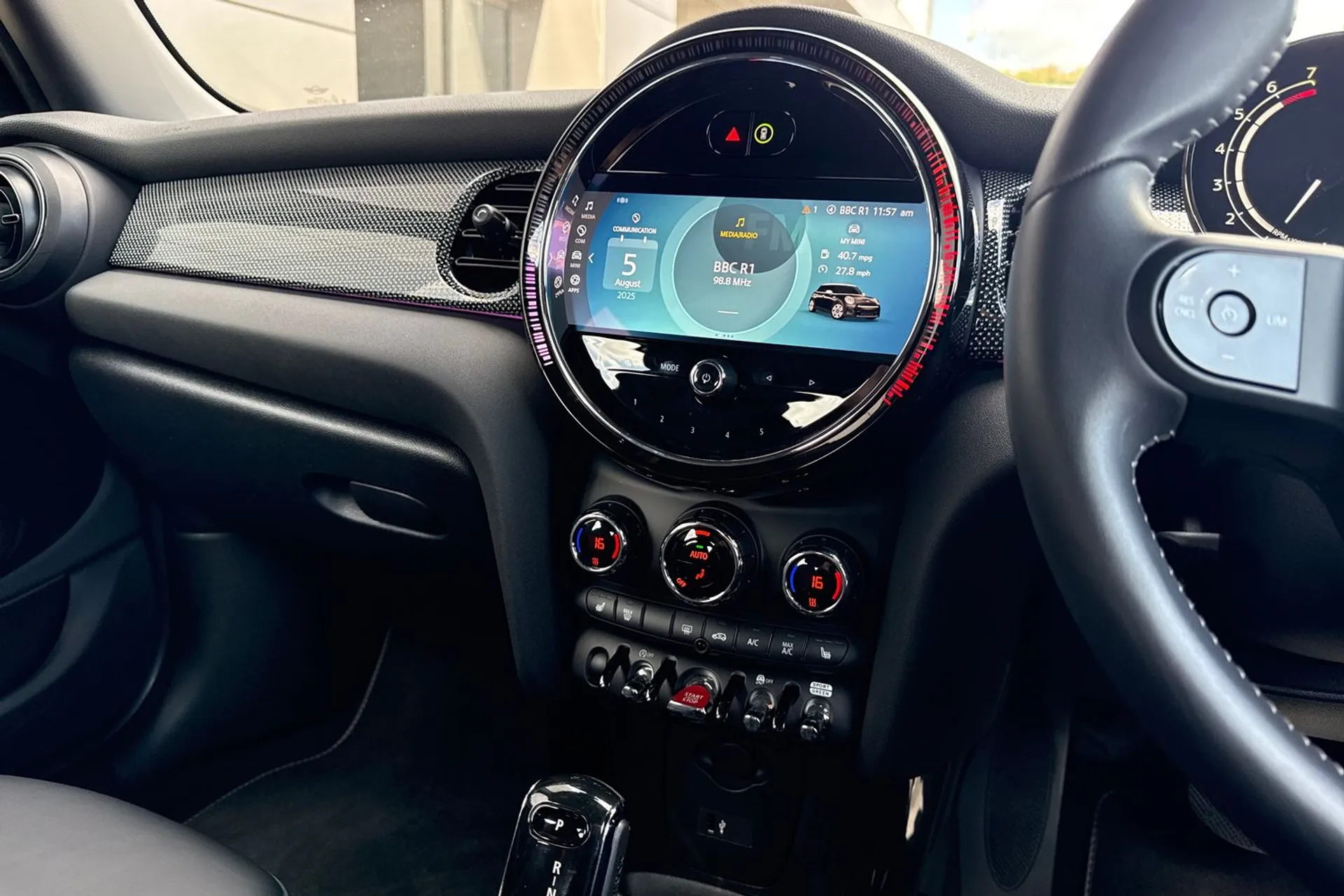 MINI COOPER EXCLUSIVE AUTO thumbnail image number 44
