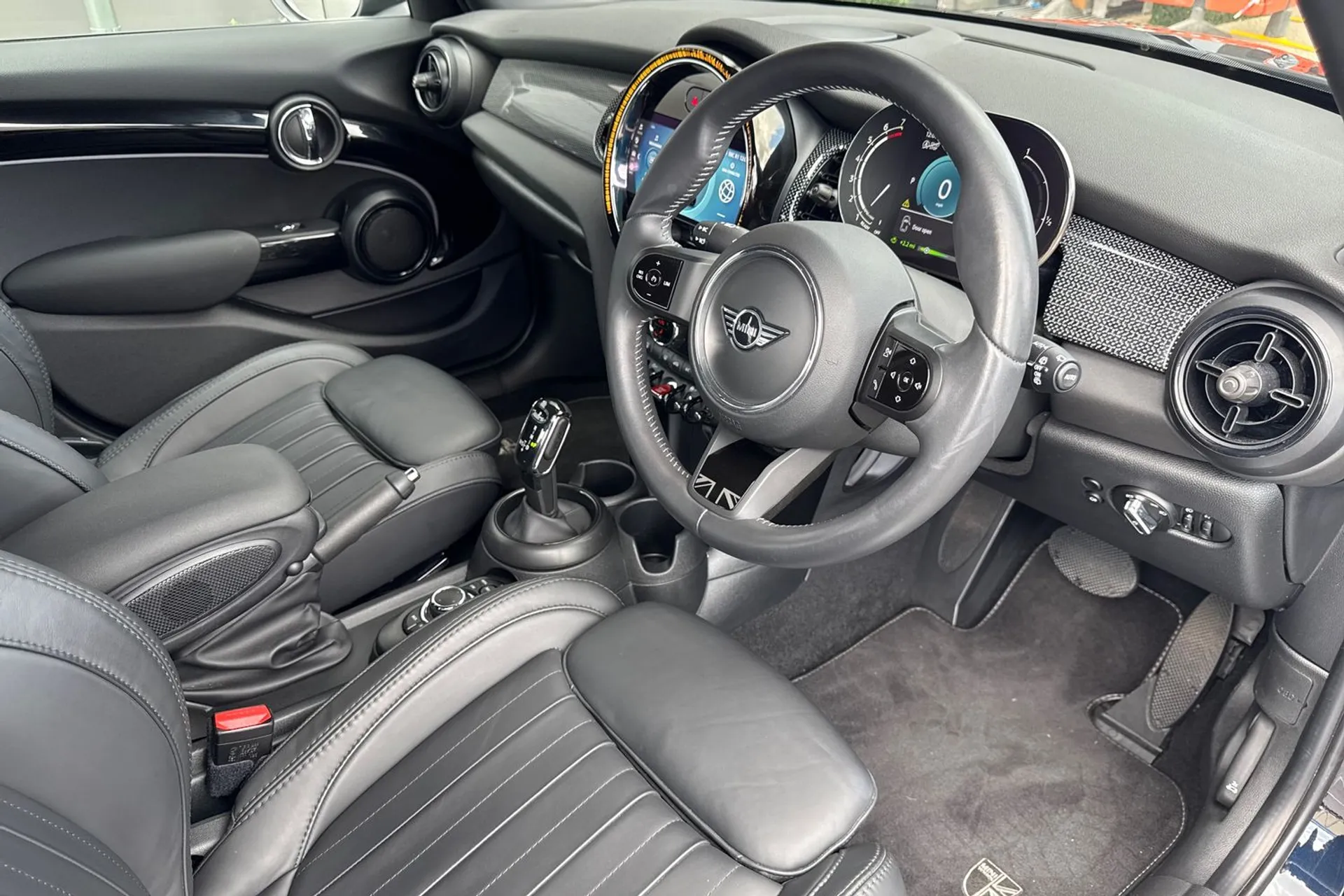 MINI COOPER EXCLUSIVE AUTO thumbnail image number 15