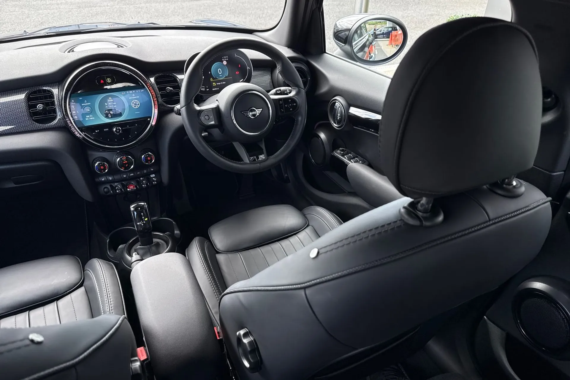 MINI COOPER EXCLUSIVE AUTO thumbnail image number 38