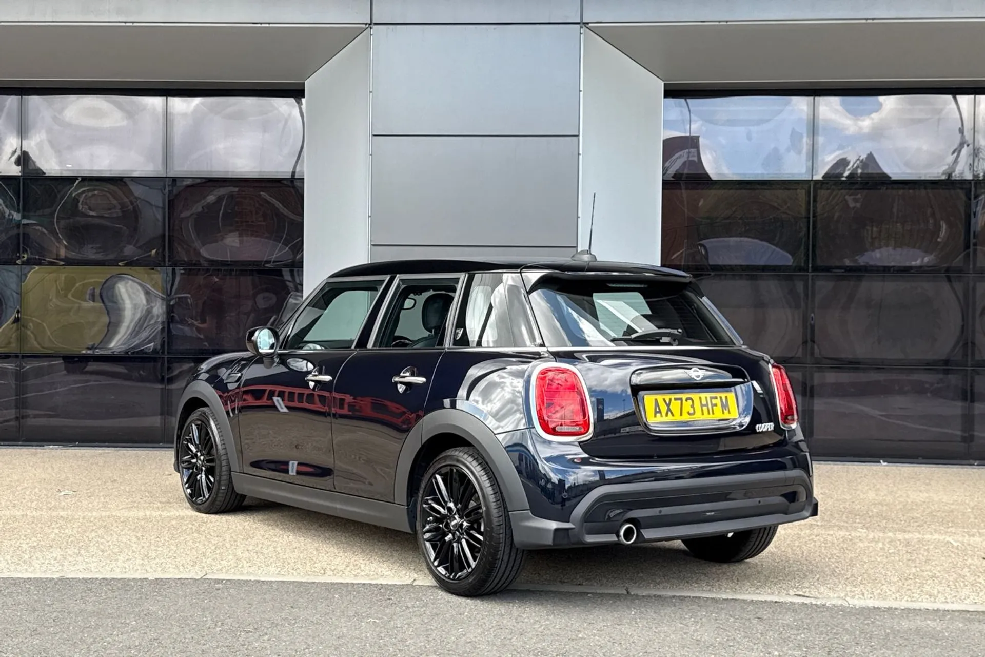 MINI COOPER EXCLUSIVE AUTO thumbnail image number 11