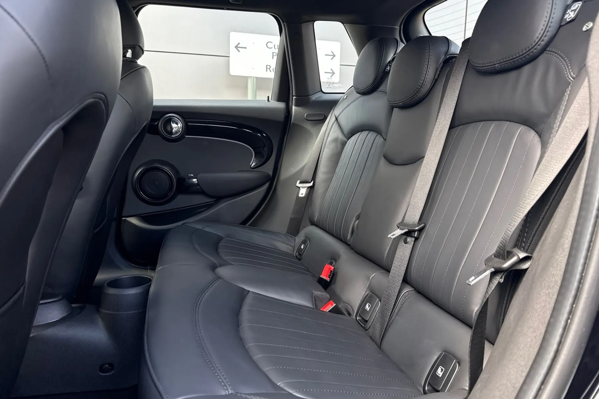 MINI COOPER EXCLUSIVE AUTO thumbnail image number 35