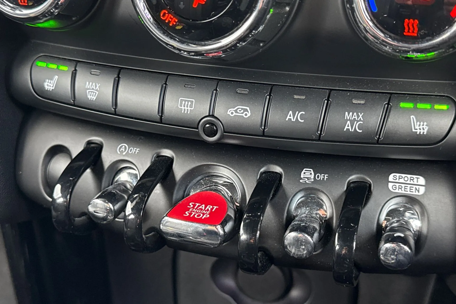 MINI COOPER EXCLUSIVE AUTO thumbnail image number 49