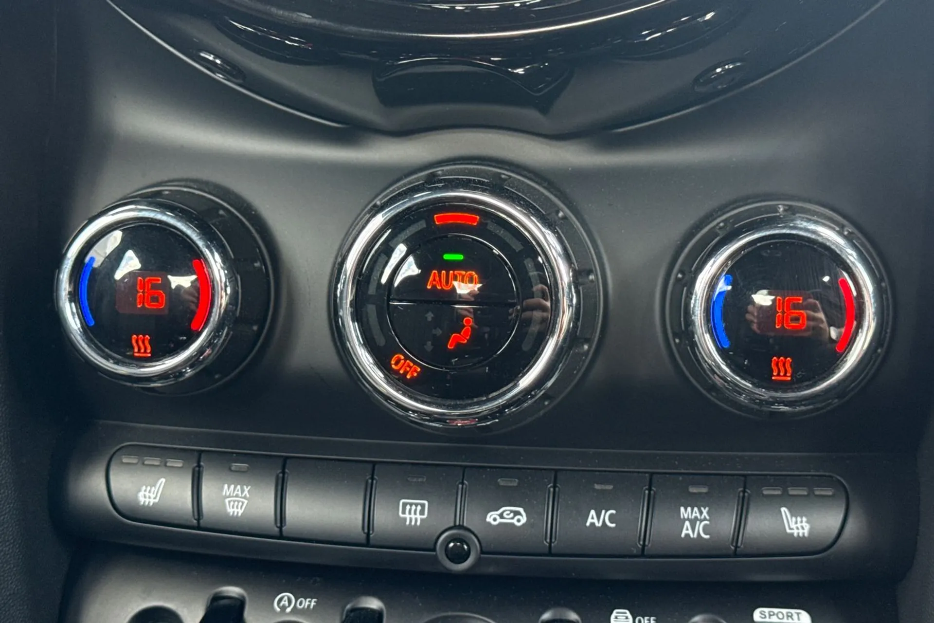 MINI COOPER EXCLUSIVE AUTO thumbnail image number 43