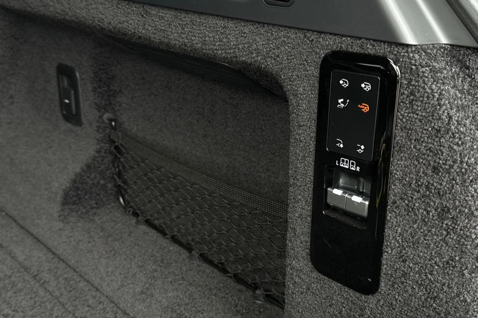 LAND ROVER RANGE ROVER thumbnail image number 34