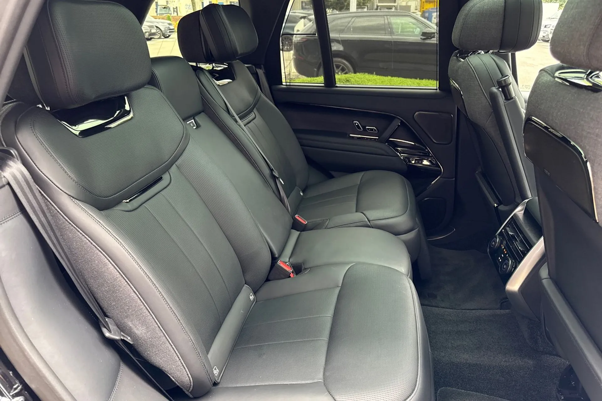 LAND ROVER RANGE ROVER thumbnail image number 36