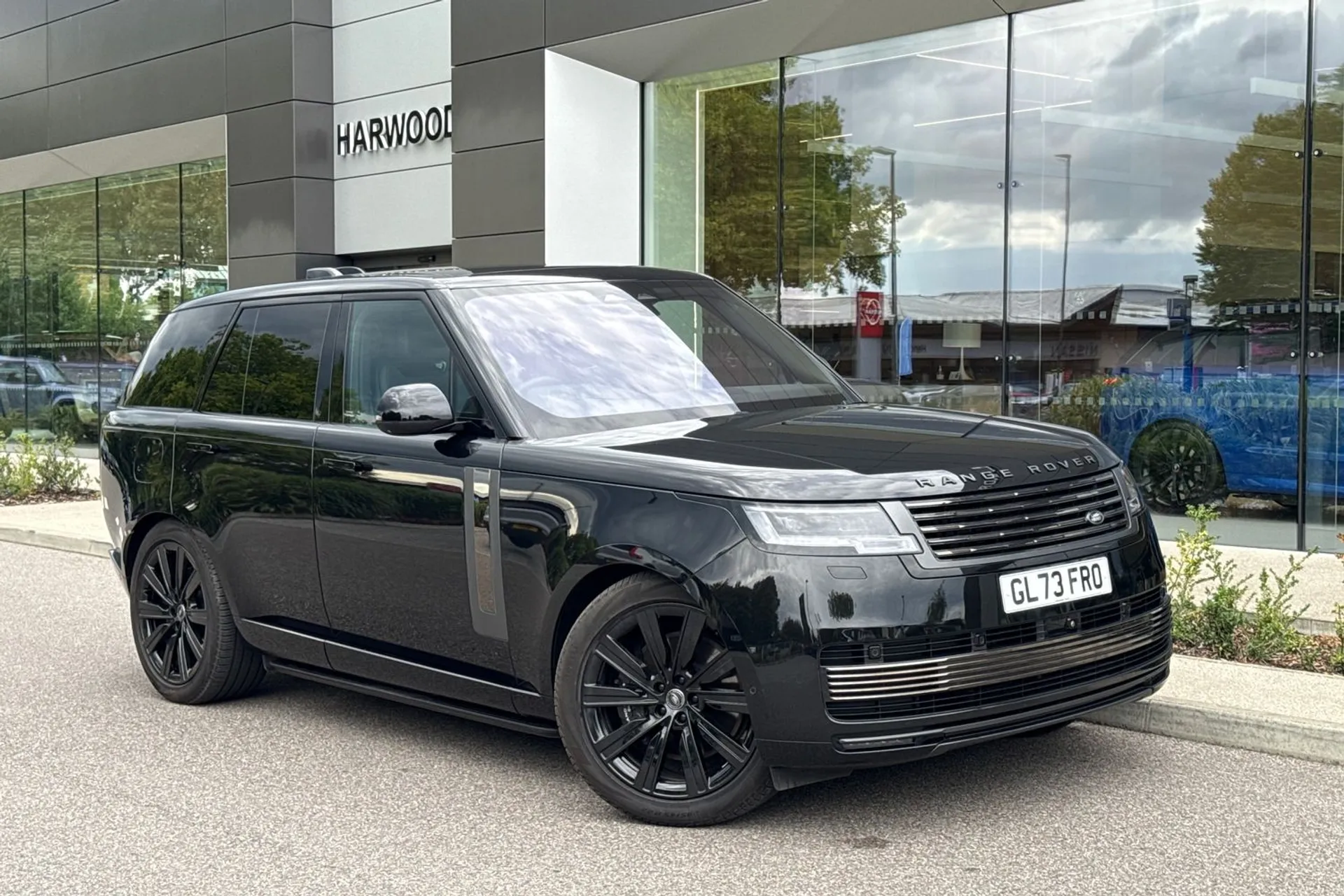 LAND ROVER RANGE ROVER focused image