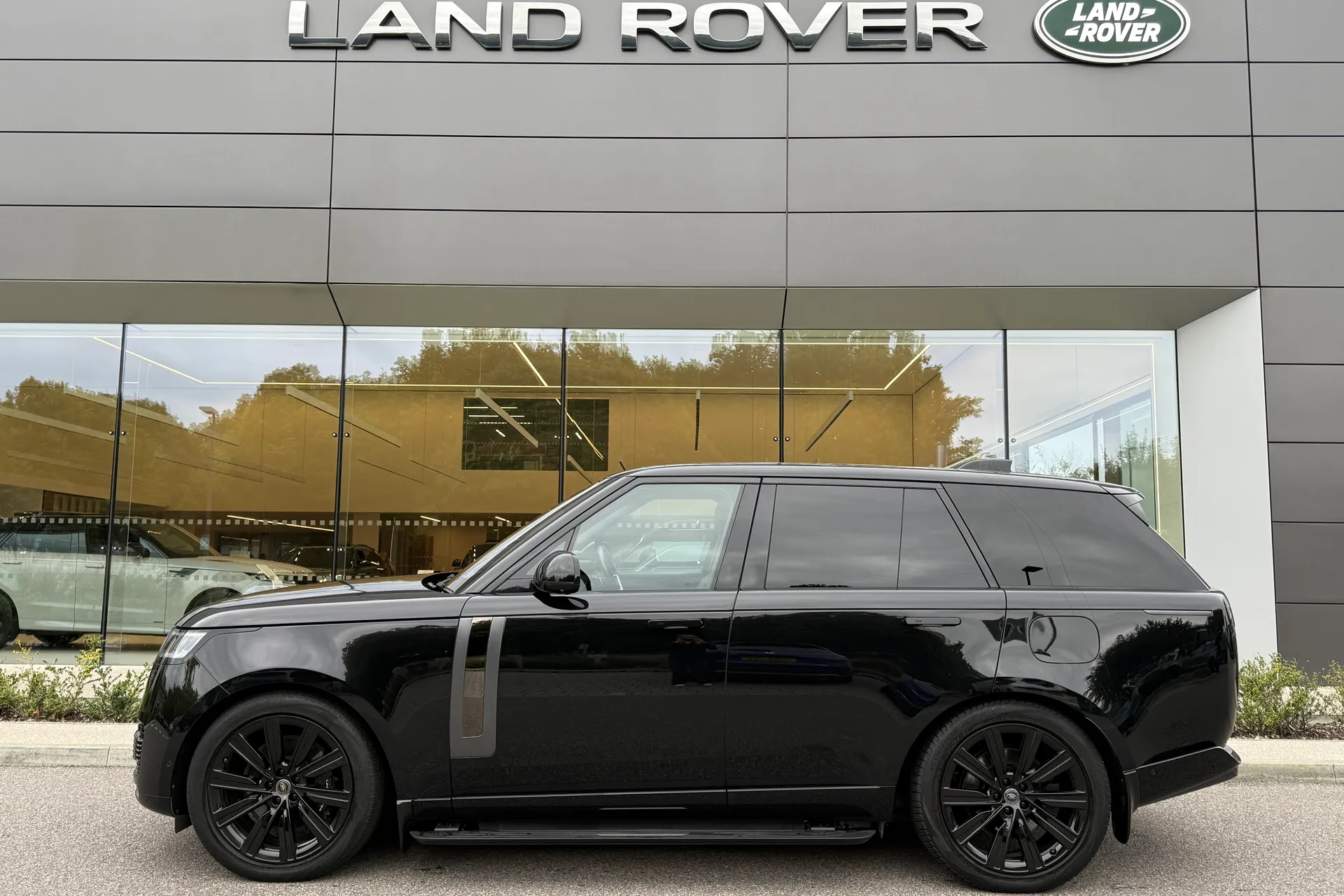 LAND ROVER RANGE ROVER thumbnail image number 10
