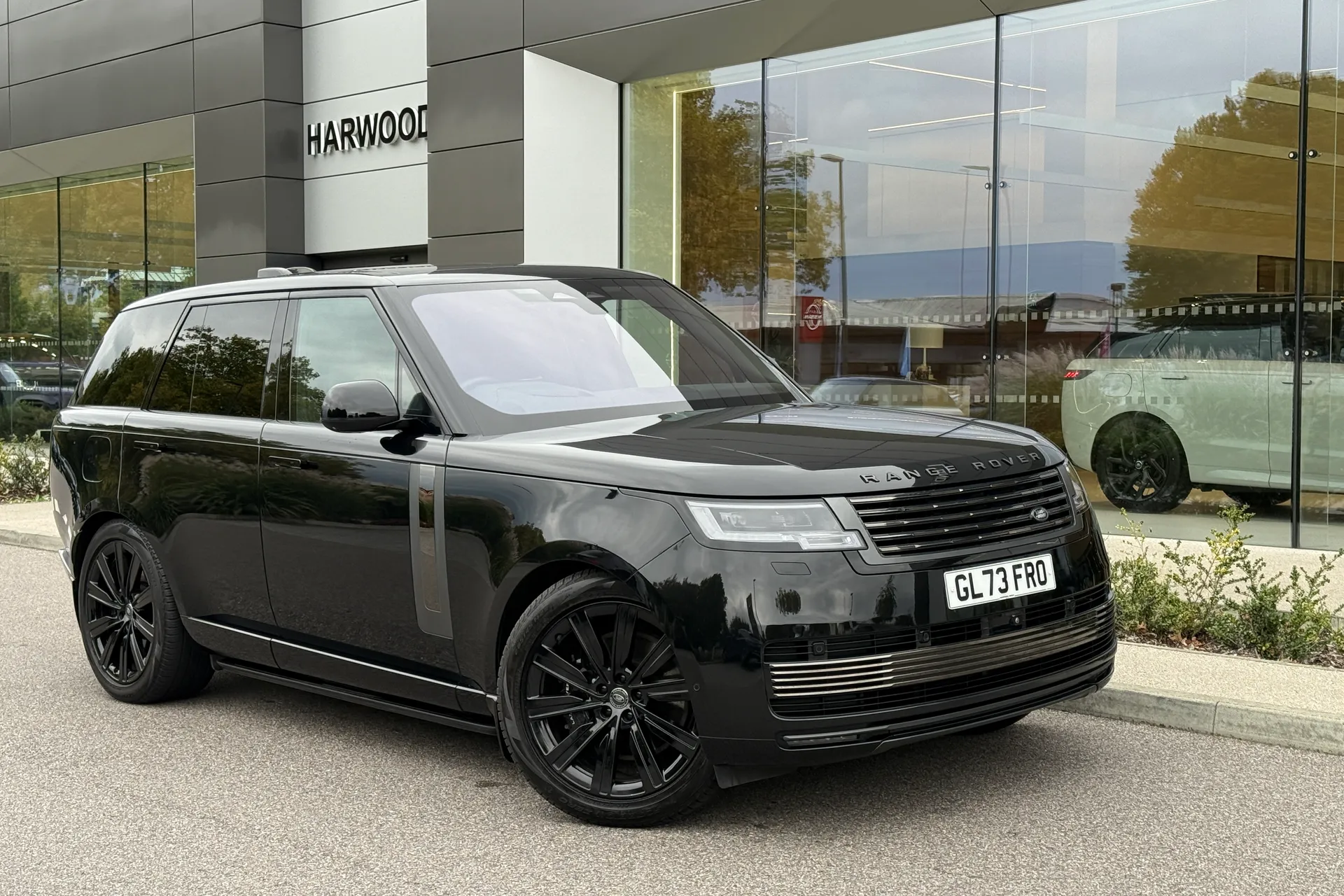 LAND ROVER RANGE ROVER focused image