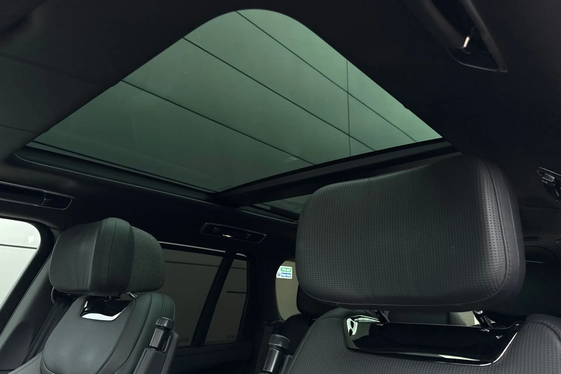 LAND ROVER RANGE ROVER thumbnail image number 4