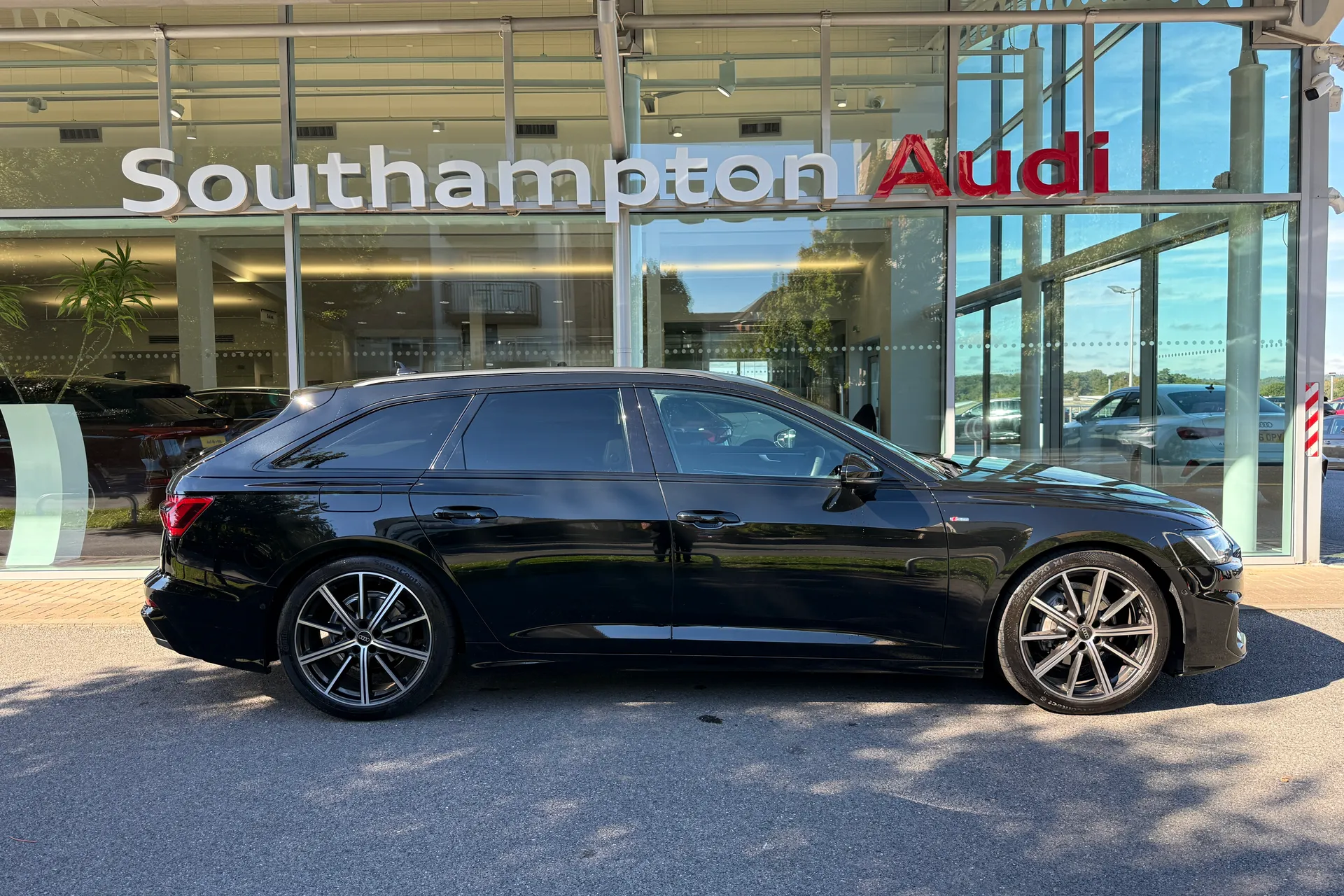 Audi A6 thumbnail image number 2