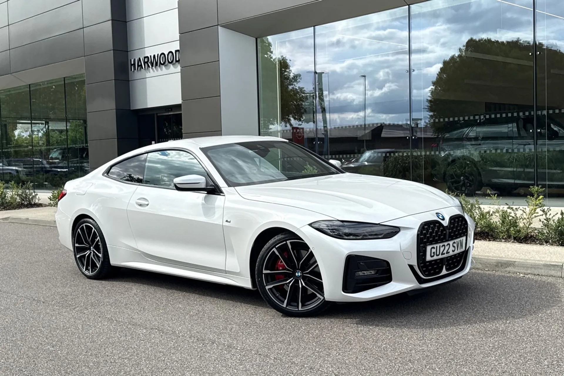 BMW 4 SERIES focused image