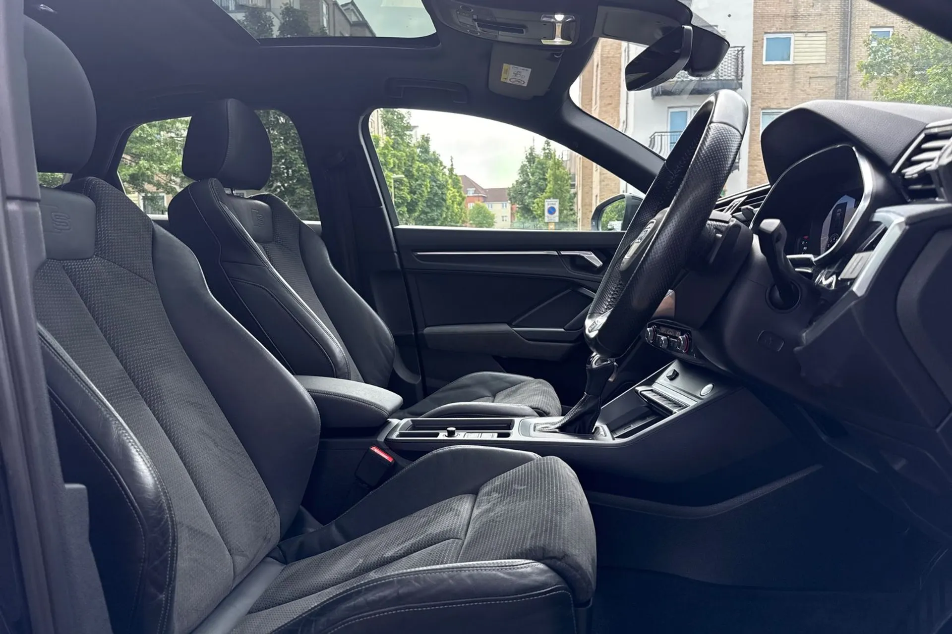 Audi Q3 thumbnail image number 24