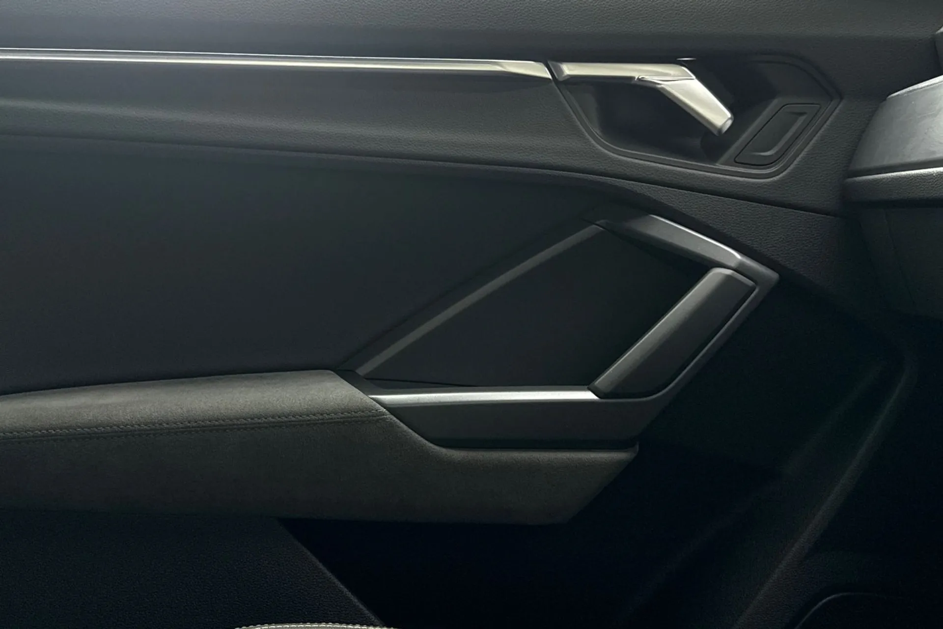 Audi Q3 thumbnail image number 38