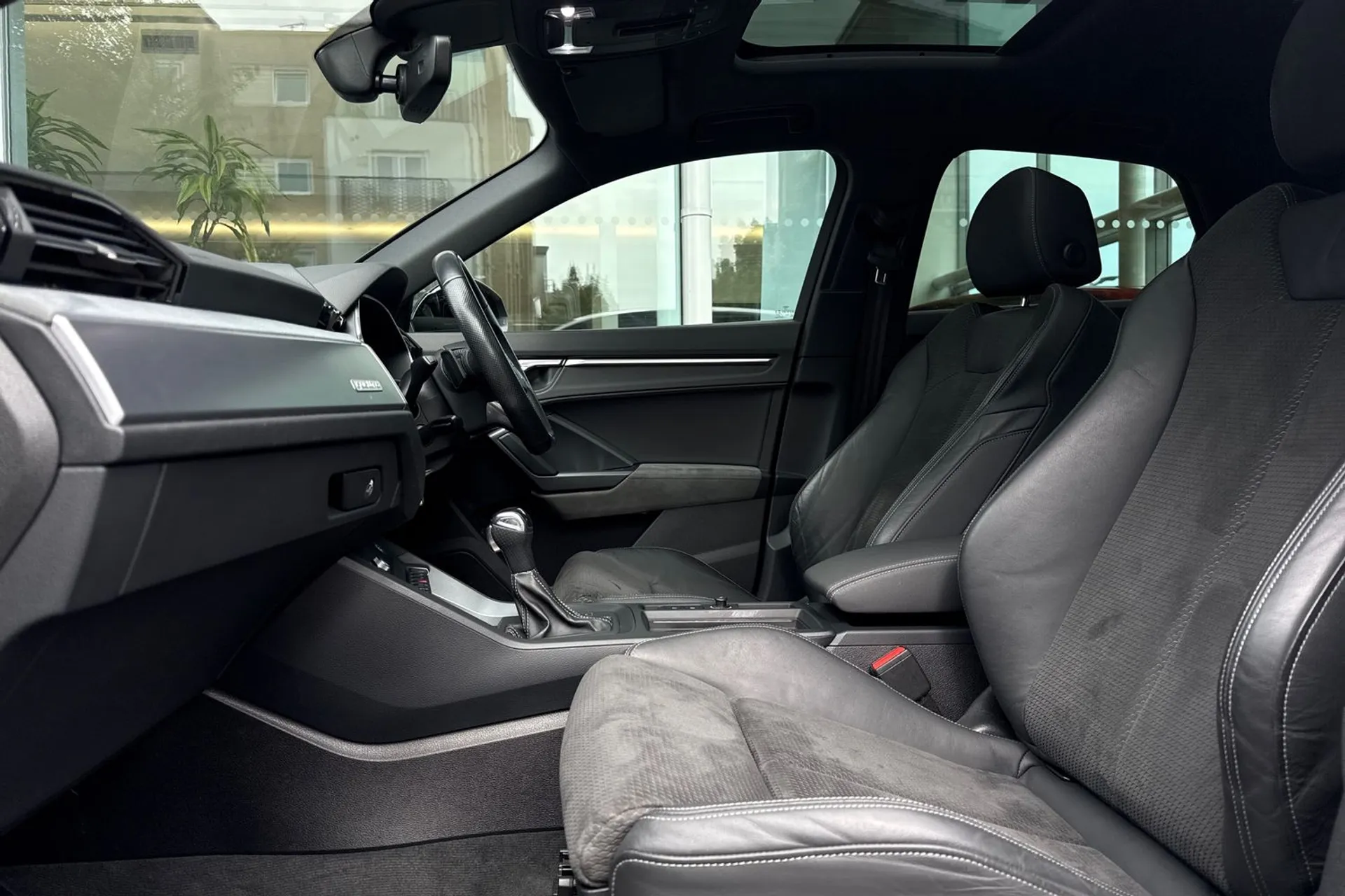 Audi Q3 thumbnail image number 25