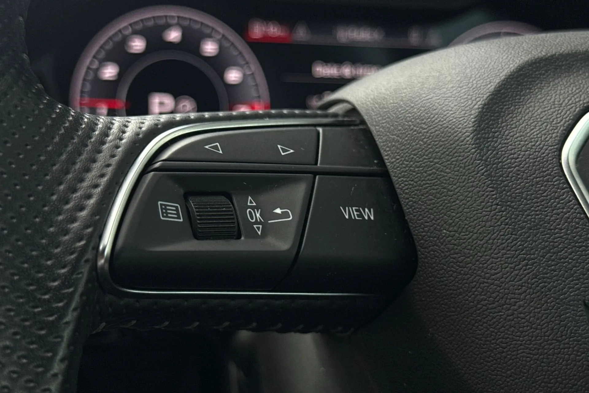 Audi Q3 thumbnail image number 33