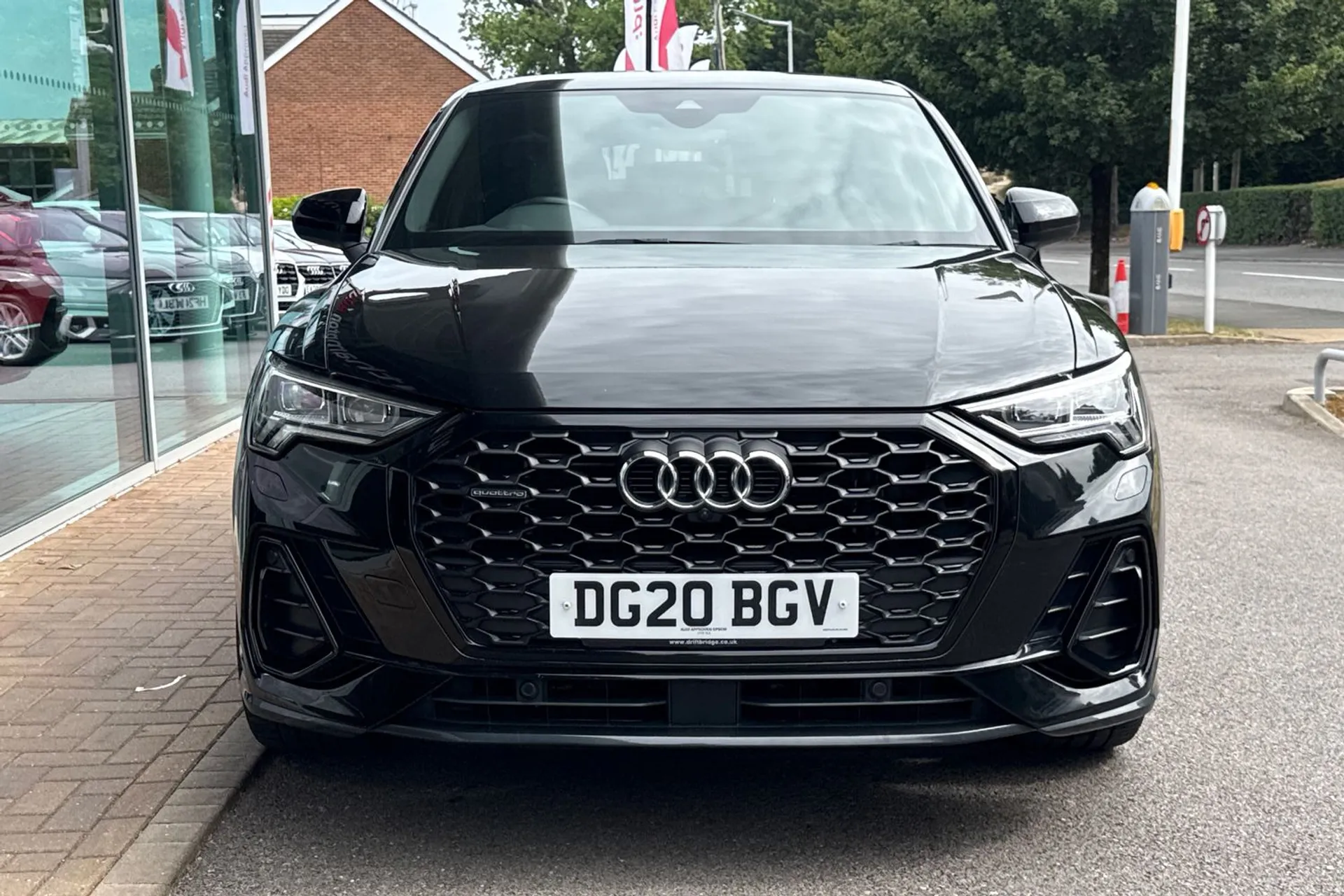 Audi Q3 thumbnail image number 12