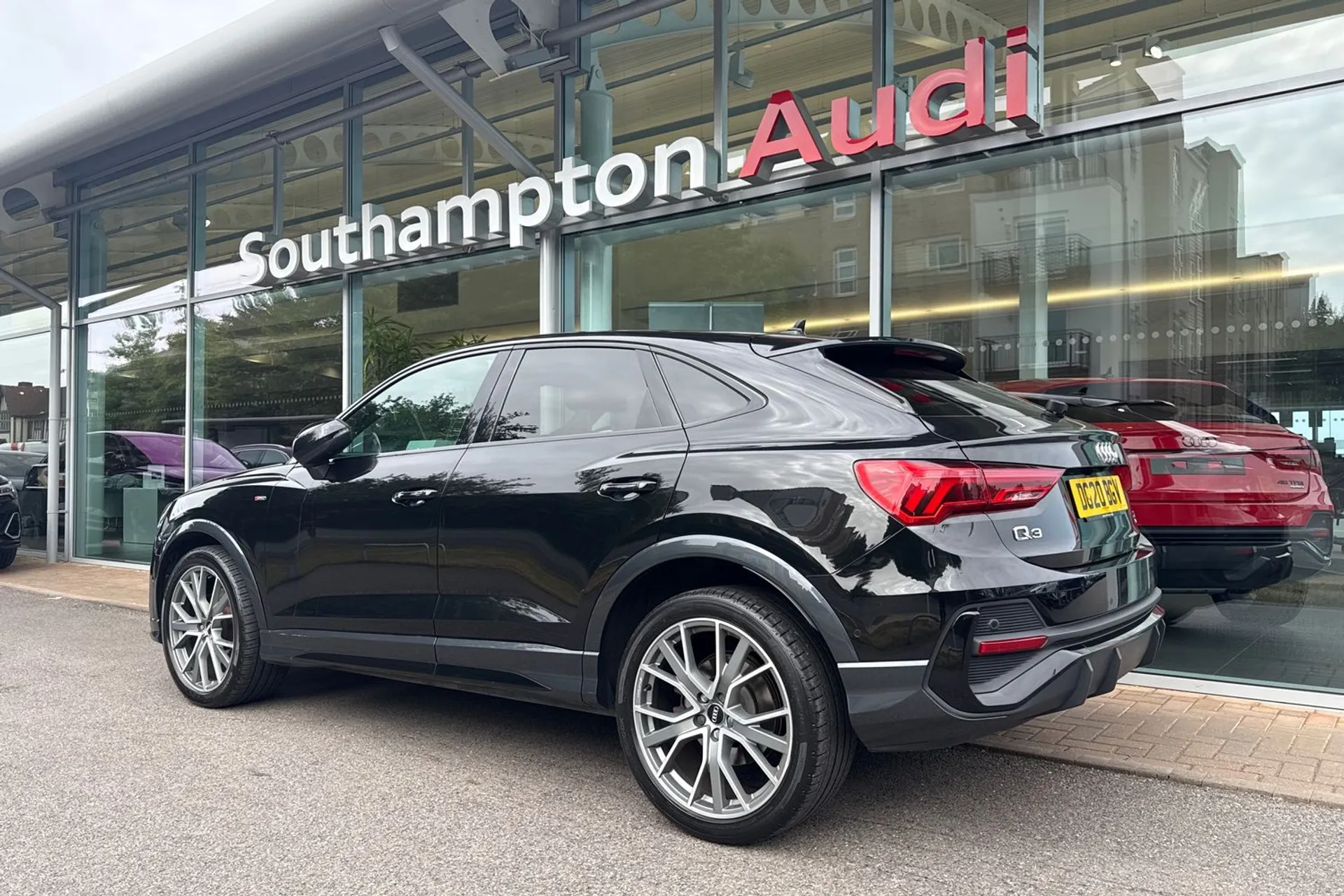 Audi Q3 thumbnail image number 5