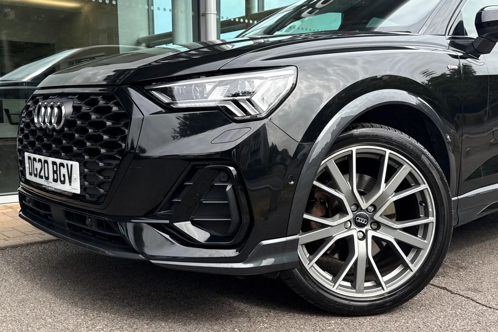 Audi Q3 thumbnail image number 8