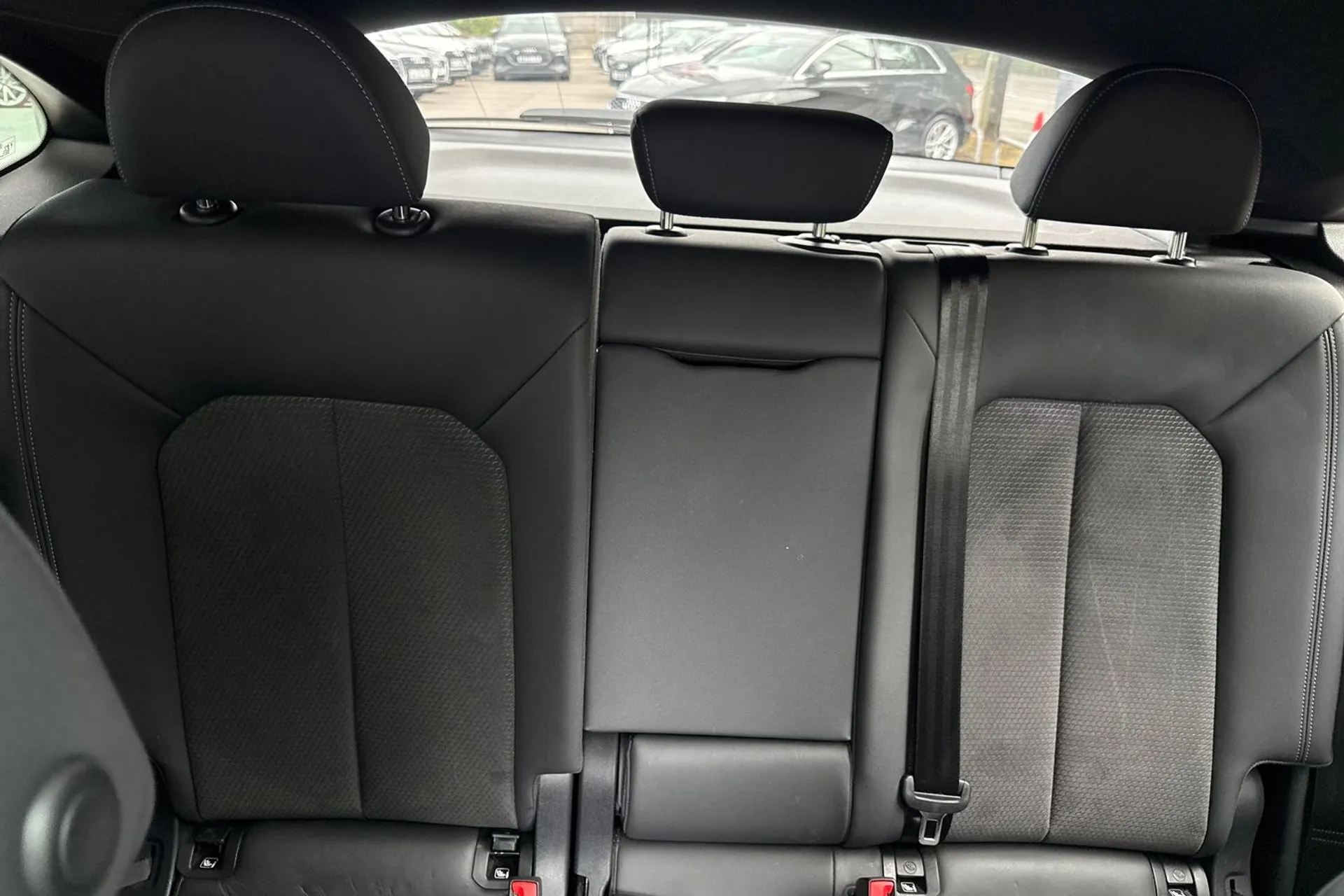 Audi Q3 thumbnail image number 28