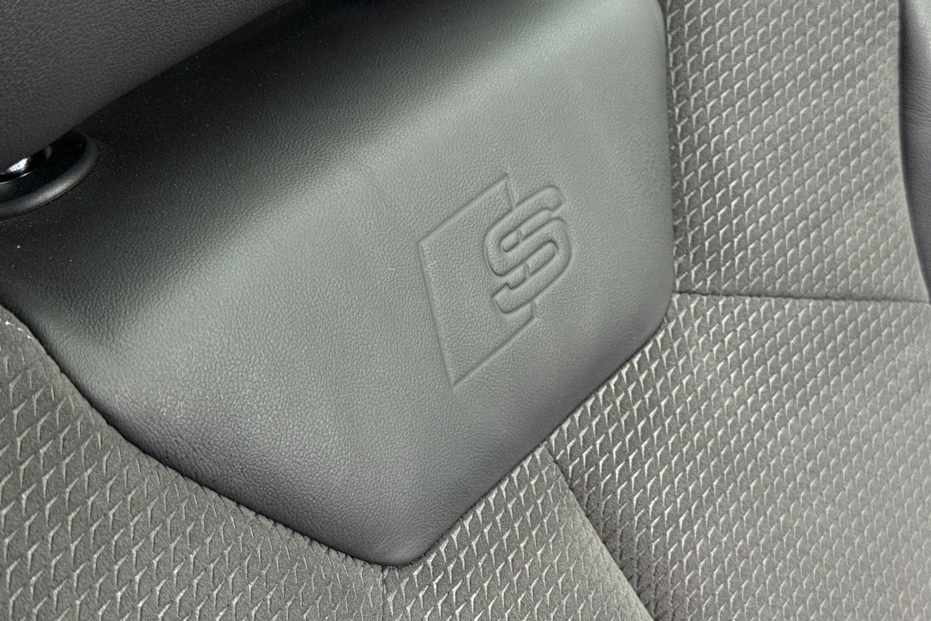 Audi Q3 thumbnail image number 44