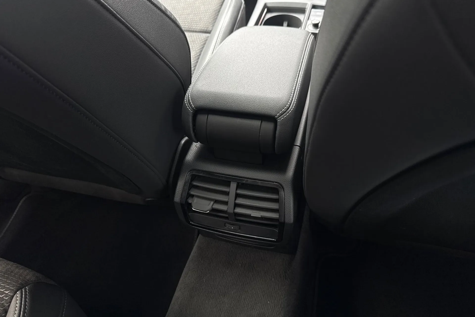 Audi Q3 thumbnail image number 45
