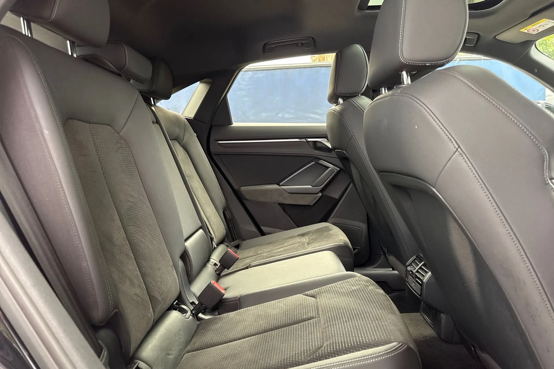 Audi Q3 thumbnail image number 21