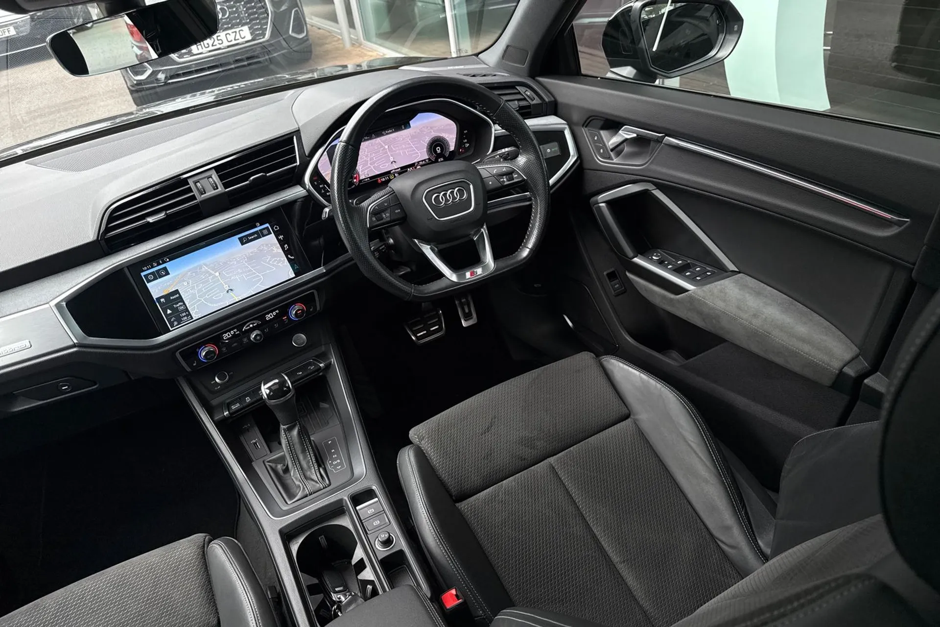 Audi Q3 thumbnail image number 30