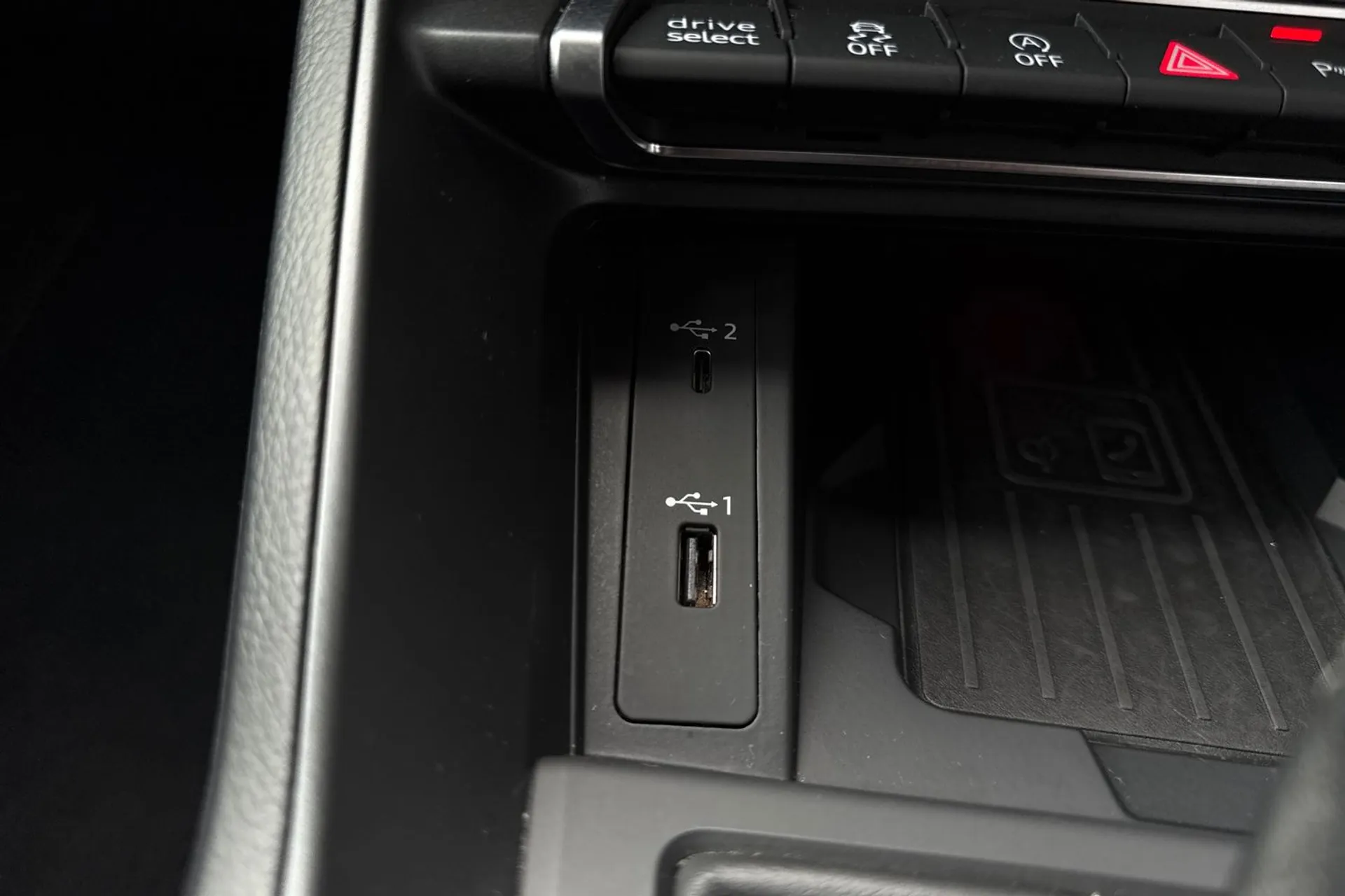 Audi Q3 thumbnail image number 43