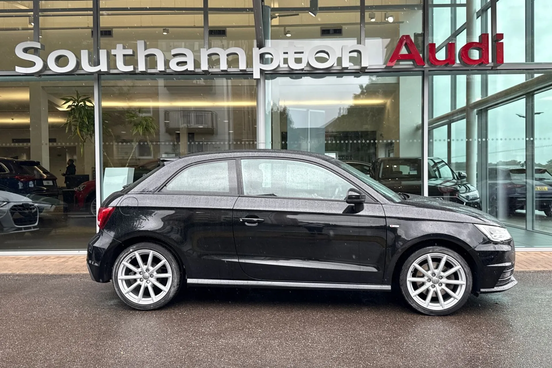 Audi A1 thumbnail image number 2