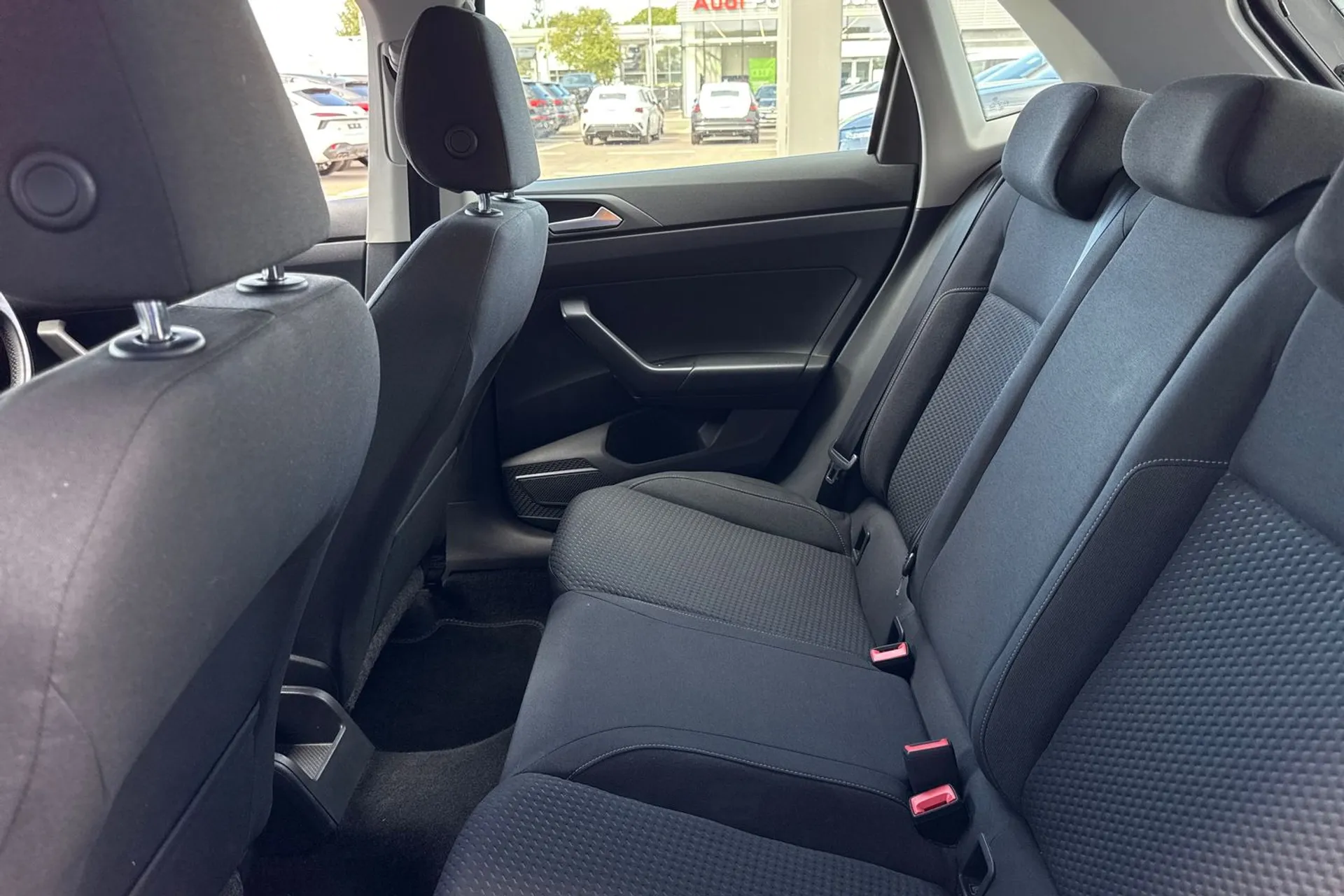 VOLKSWAGEN POLO thumbnail image number 30