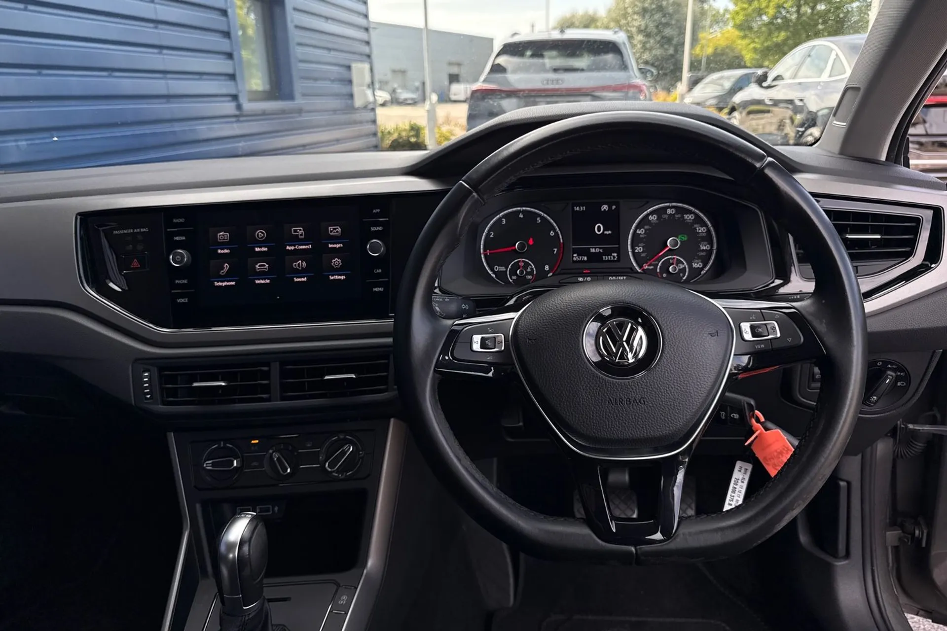 VOLKSWAGEN POLO thumbnail image number 34