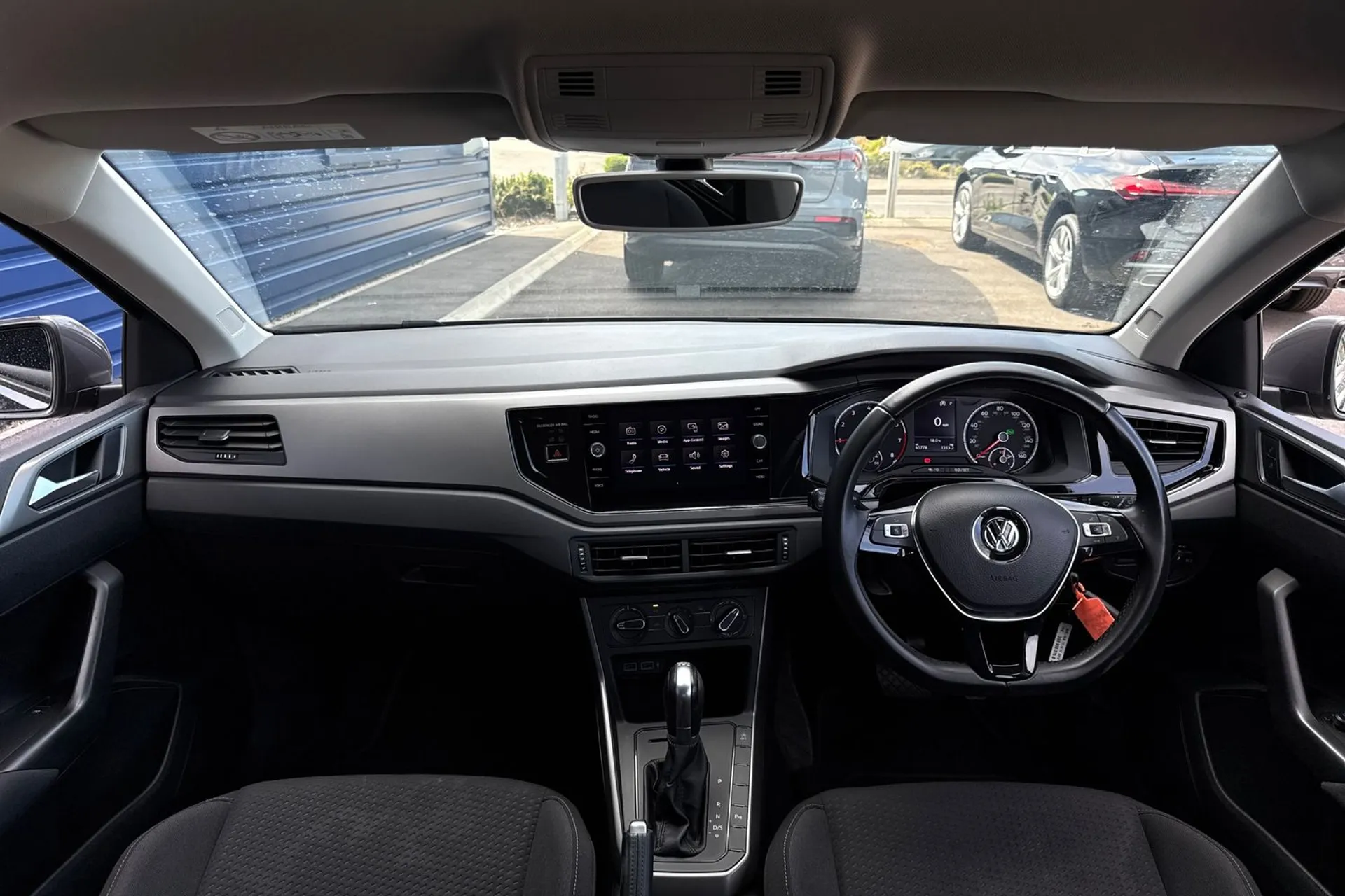 VOLKSWAGEN POLO thumbnail image number 3