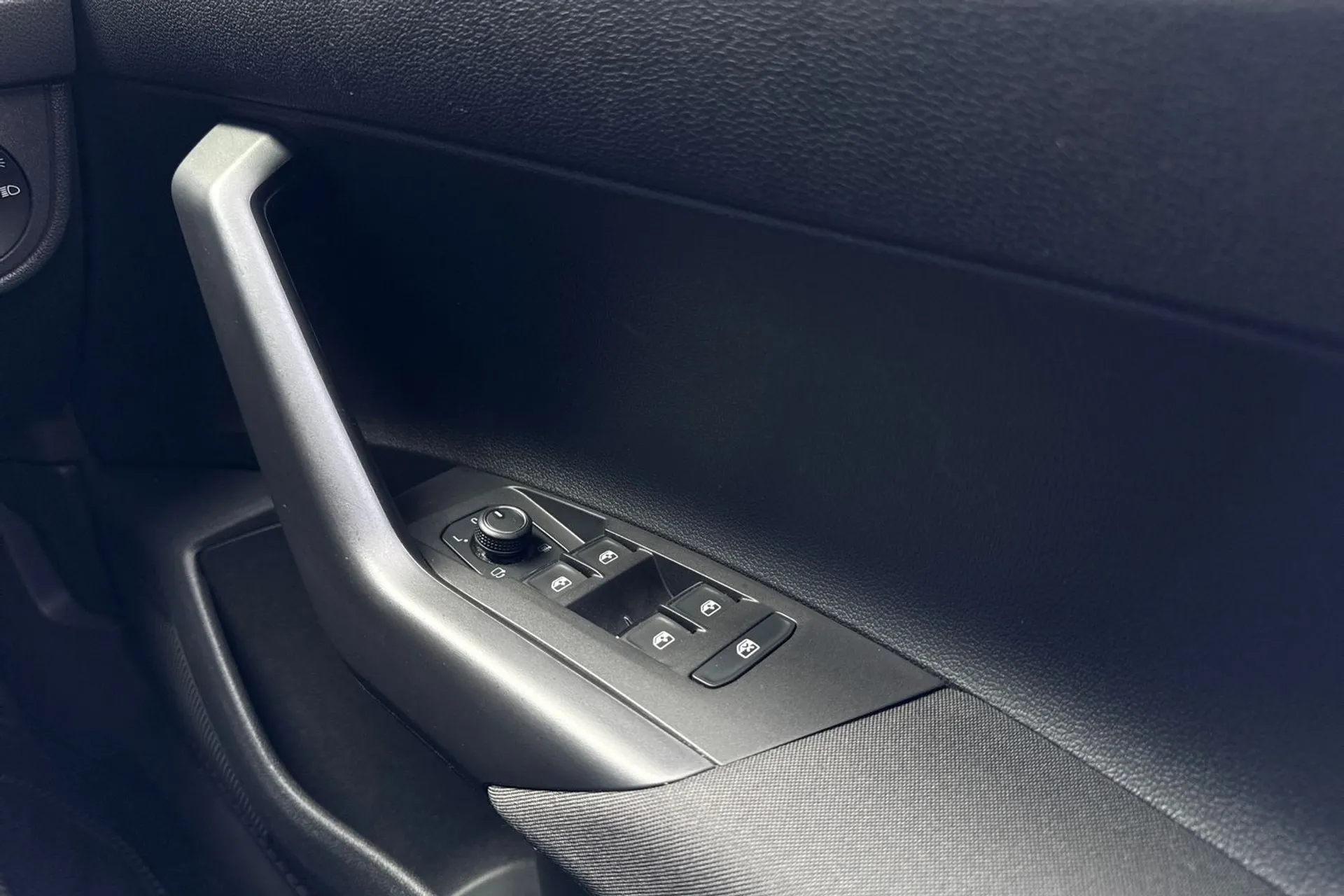VOLKSWAGEN POLO thumbnail image number 39
