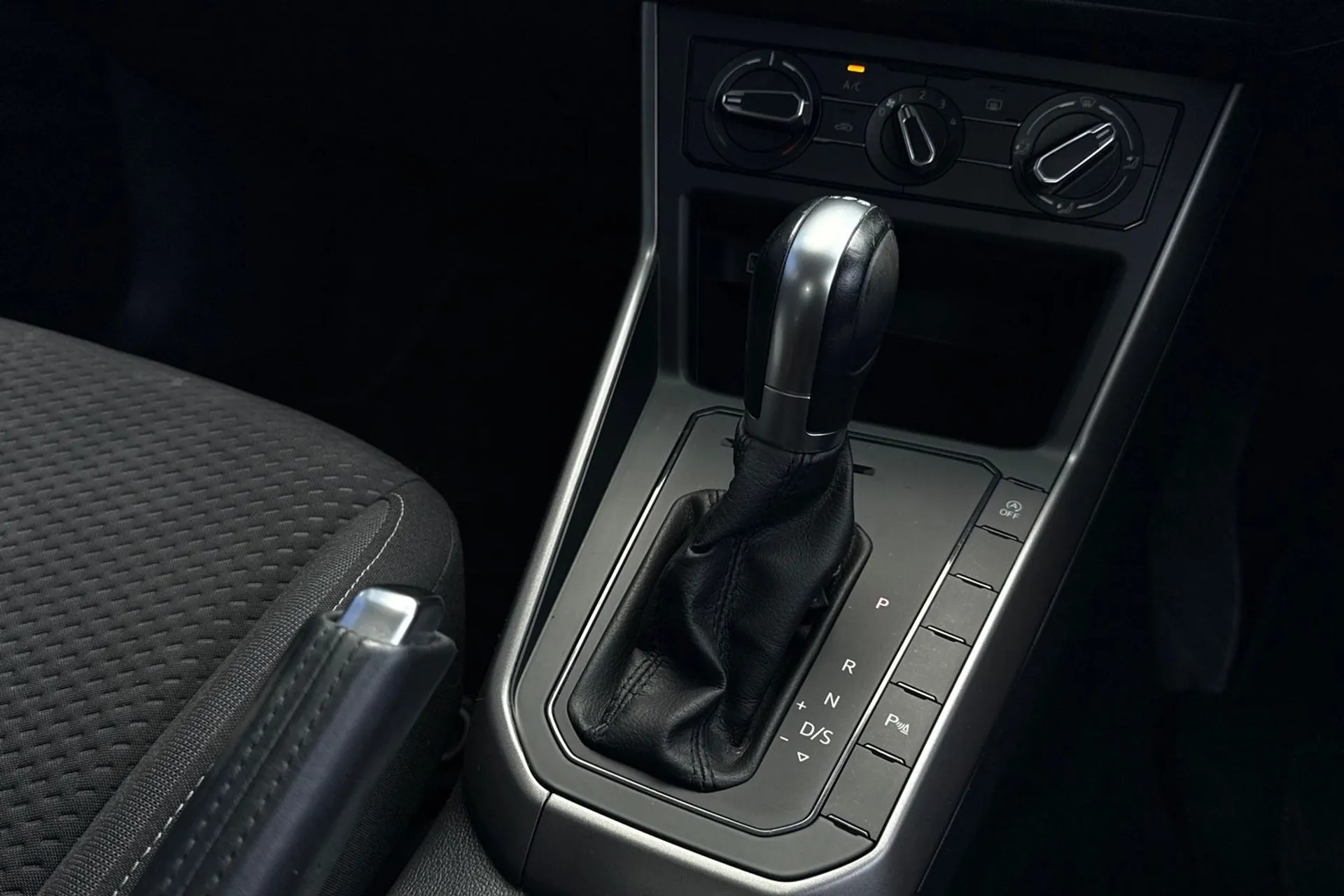 VOLKSWAGEN POLO thumbnail image number 40