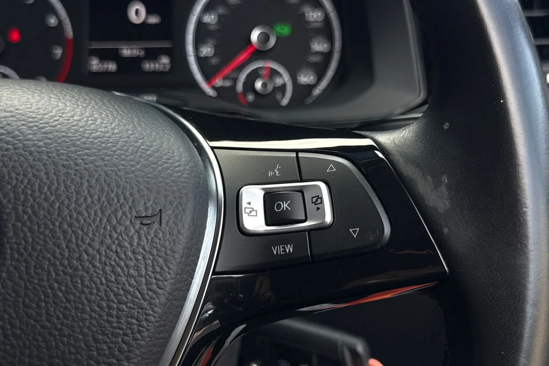 VOLKSWAGEN POLO thumbnail image number 37